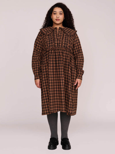 collection-curve, model:Zaynab wears size XXL and is 5’8”