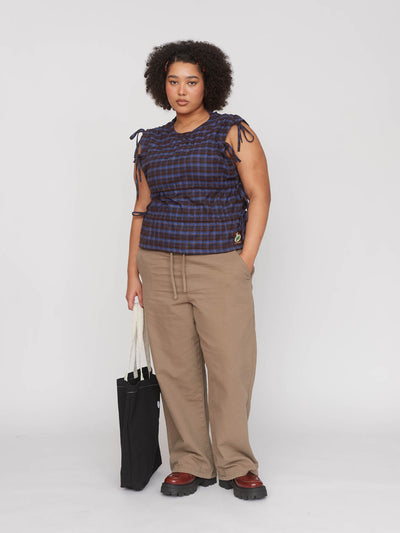 model:Zaynab wears size 18 and is 5’8”,