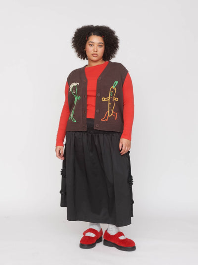 model:Zaynab wears size XXL and is 5’8”,