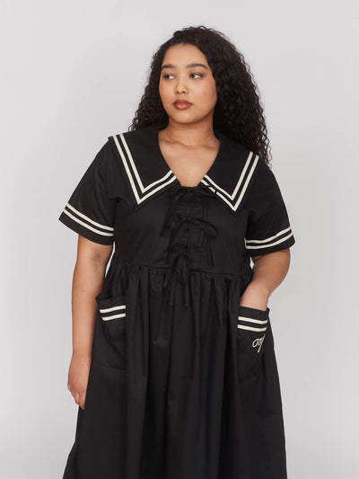 model:Zaynab wears size XXL and is 5’8”