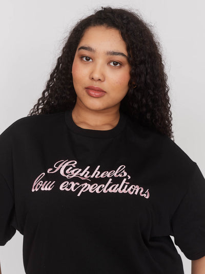 model:Zaynab wears size XXL and is 5’8”