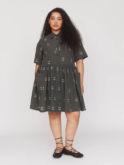 collection-curve, model:Zaynab wears size 18 and is 5’8”