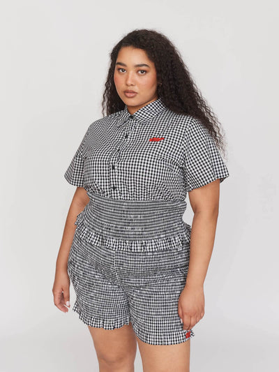 collection-curve, model:Zaynab wears size 18 and is 5’8”