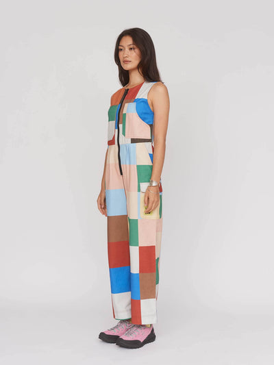 model:Aira wears size 8 and is 5’9”