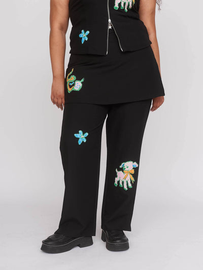 collection-curve, model:Zaynab wears size 18 and is 5’8”