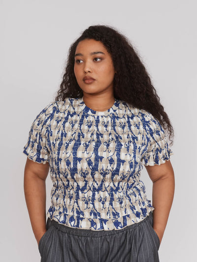 collection-curve, model:Zaynab wears size XXL and is 5’8”