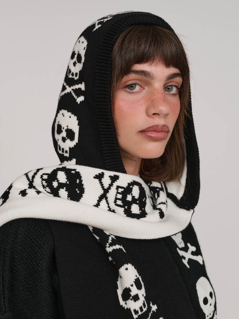 Skull And Crossbones Hooded Scarf – Lazy Oaf