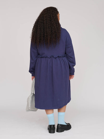 model:Zaynab wears size XXL and is 5’8”