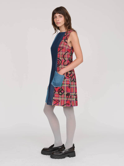 model:Molly wears size 8 and is 5’ 7”