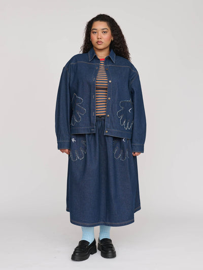 model:Zaynab wears size XXL and is 5’8”