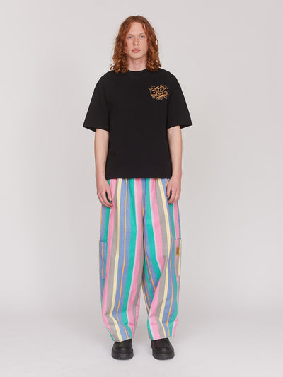 model:Archie wears size S and is 6’1”,