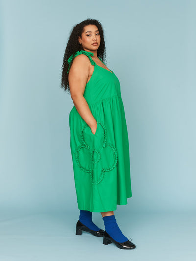 model:Zaynab wears size 18 and is 5’8”