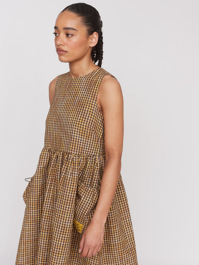 model:Irie B wears size S and is 5’9”