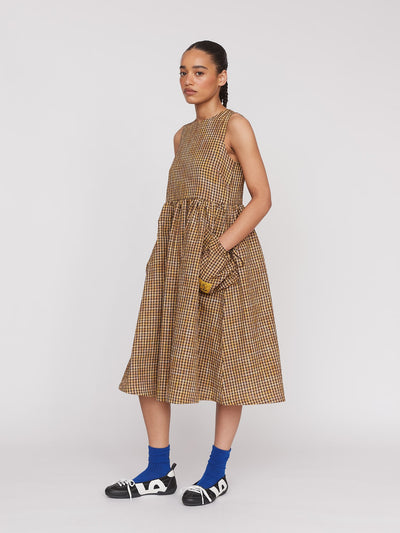 model:Irie B wears size S and is 5’9”