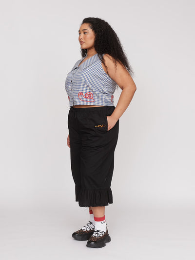 model:Zaynab wears size XXL and is 5’8”