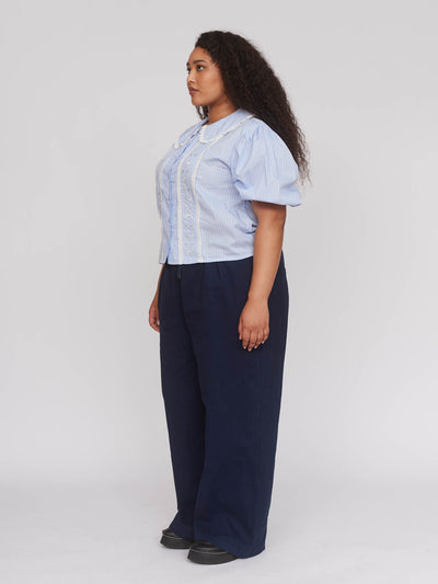 model:Zaynab wears size XXL and is 5’8”
