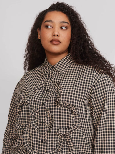 model:Zaynab wears size XXL and is 5’9”