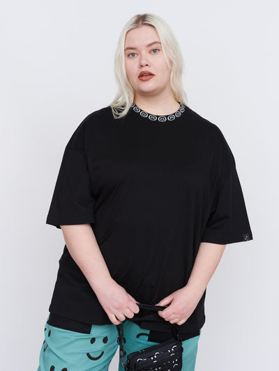 collection-curve, model:Josefine wears XXL and is 5'9