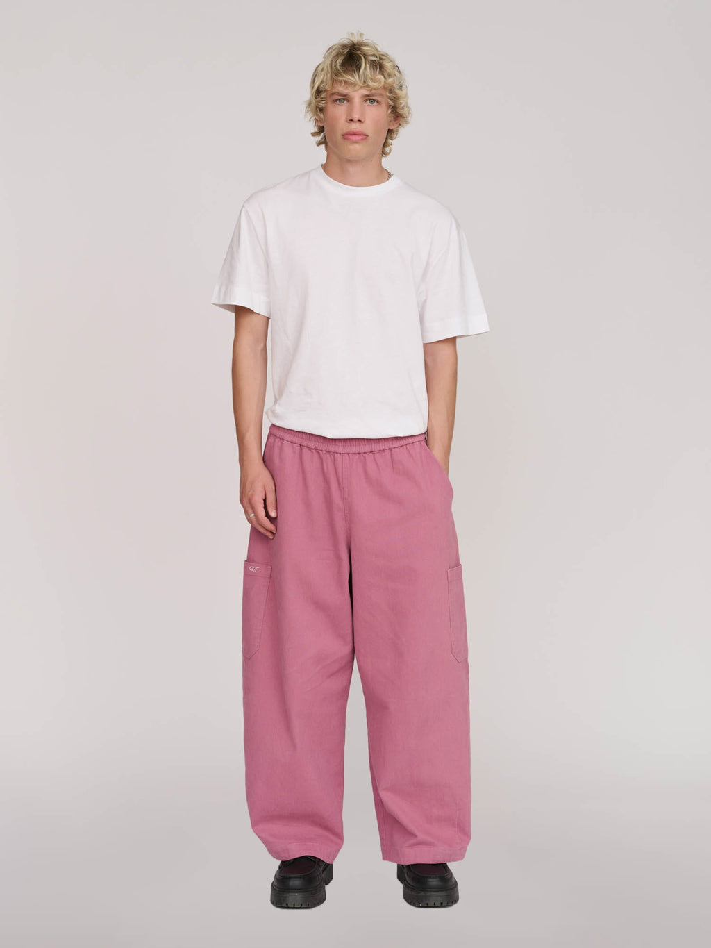 model:Max wears size L and is 6’1”
