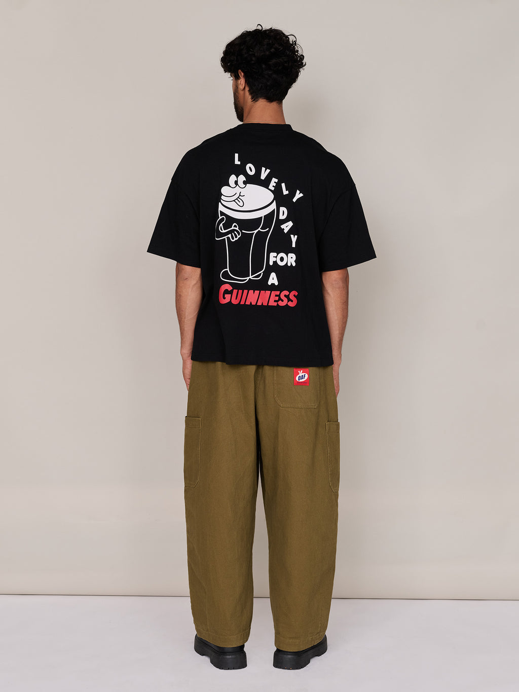 model:Ali wears size and is 6’1”