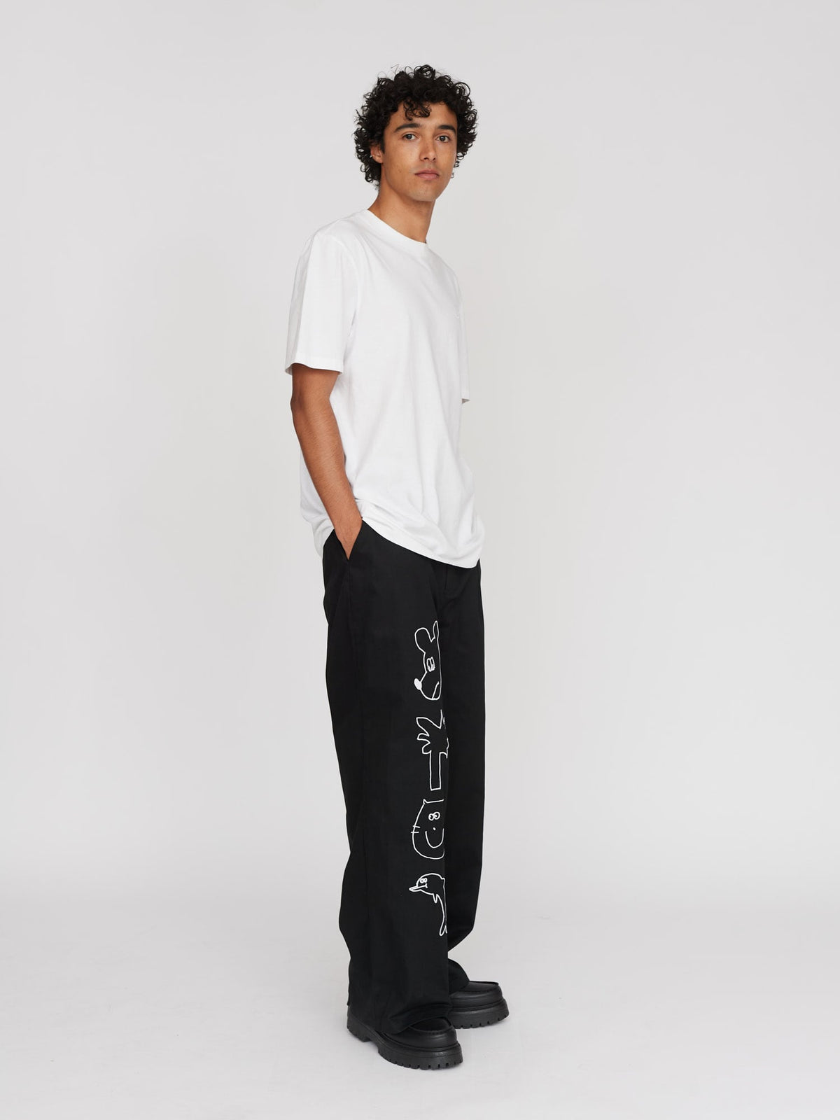 model:Fabian wears size 32 and is 6’0”