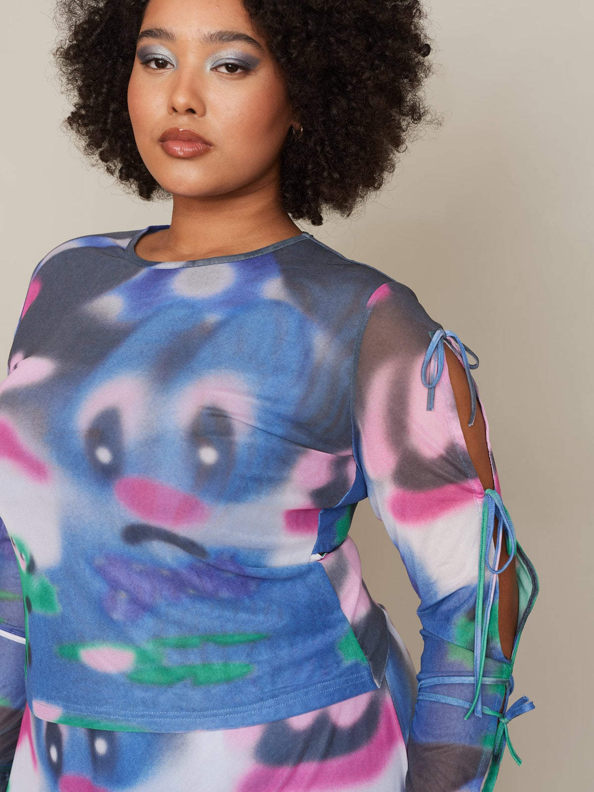 model:Zaynab wears size 18 and is 5’8”