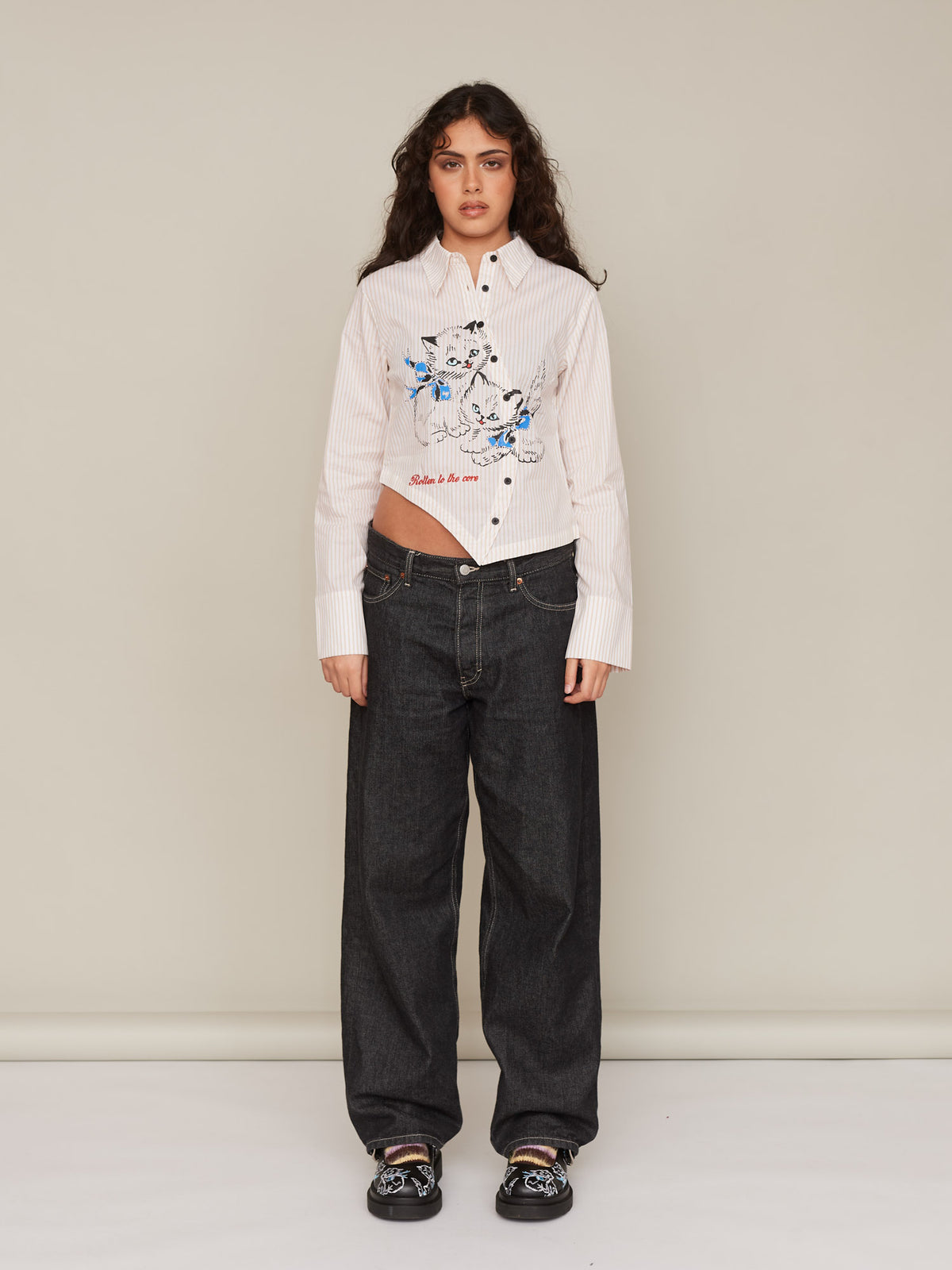 model:Tosca wears size 8 and is 5’8”