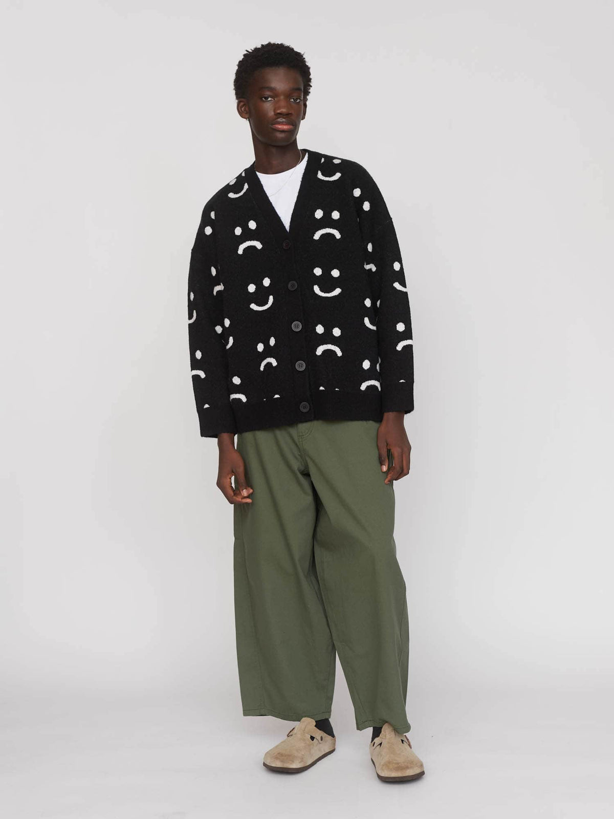 model:Elhadj wears size S and is 6’1”
