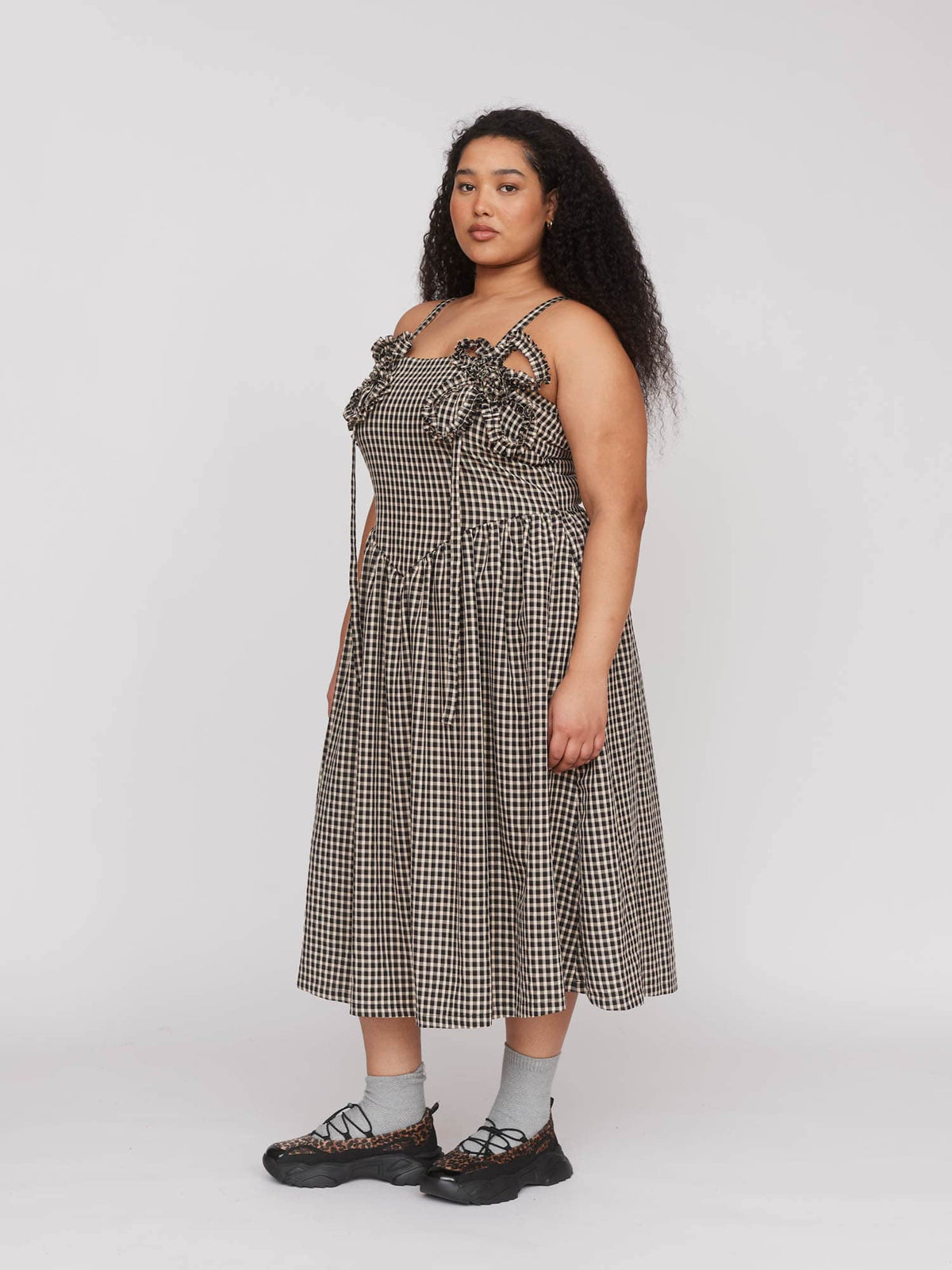 model:Zaynab wears size 18 and is 5’8”