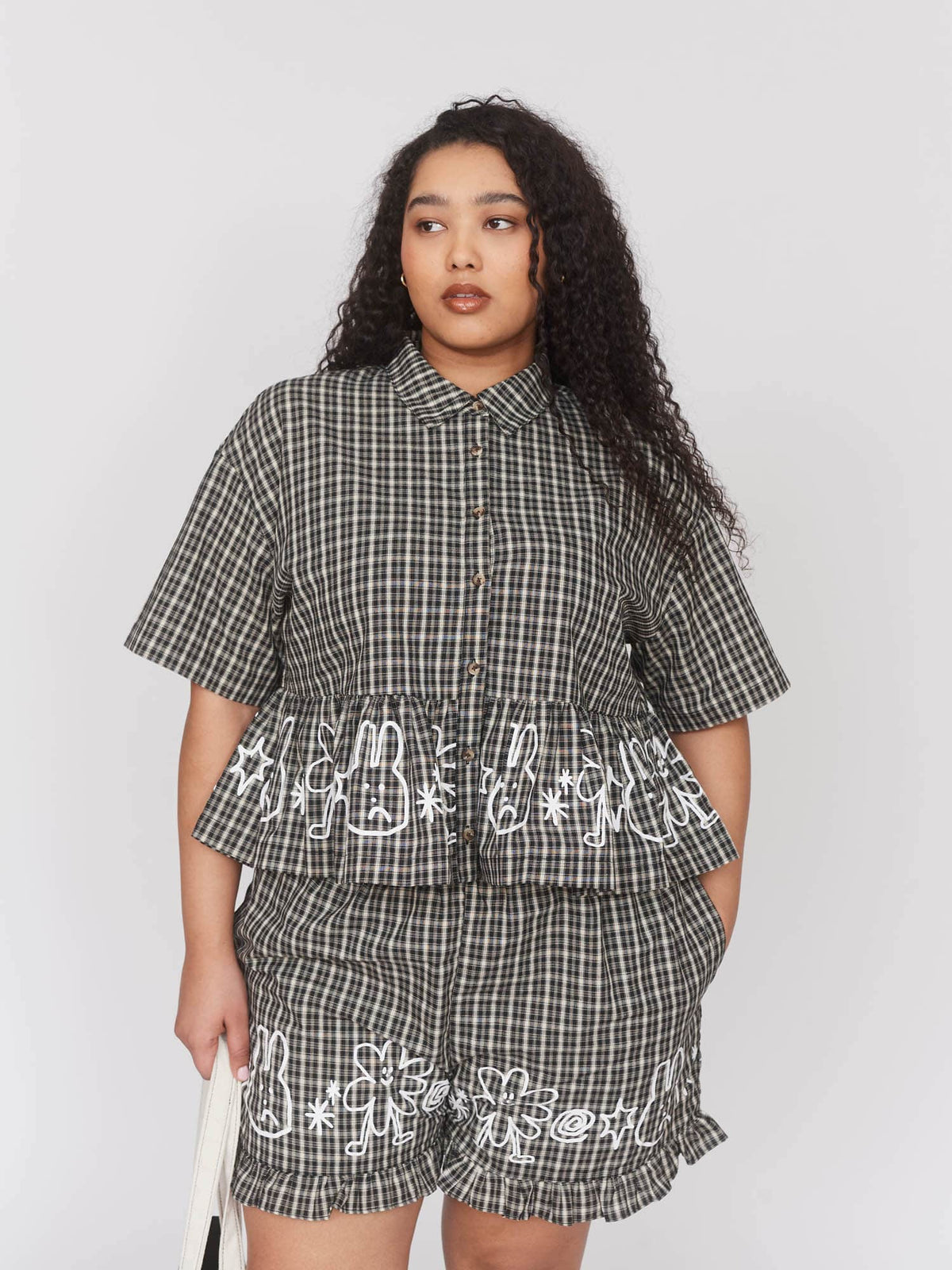 model:Zaynab wears size 18 and is 5’8”, collection-curve