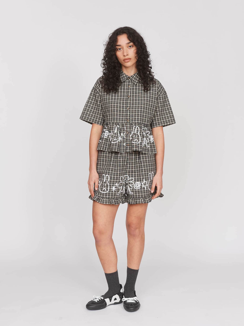 model:Seren wears size S and 8 is 5’8”