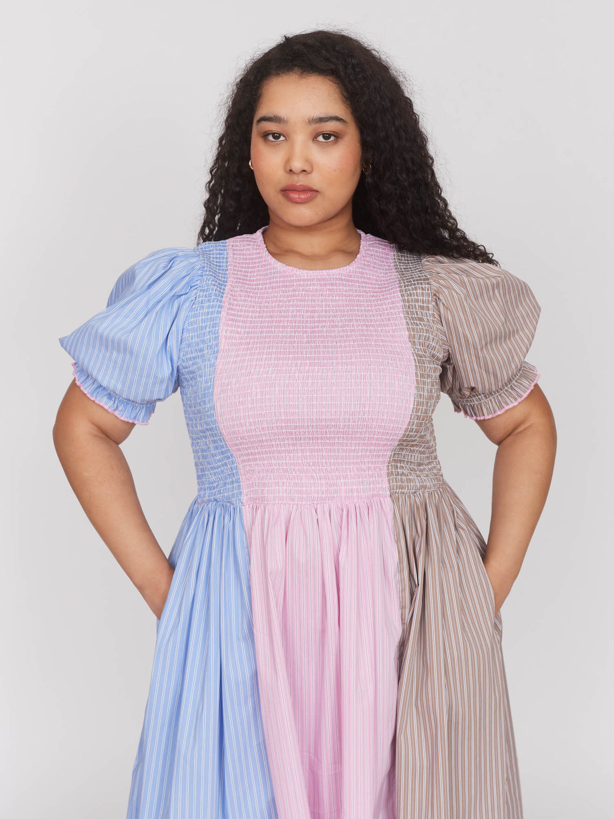 model:Zaynab wears size 18 and is 5’8”