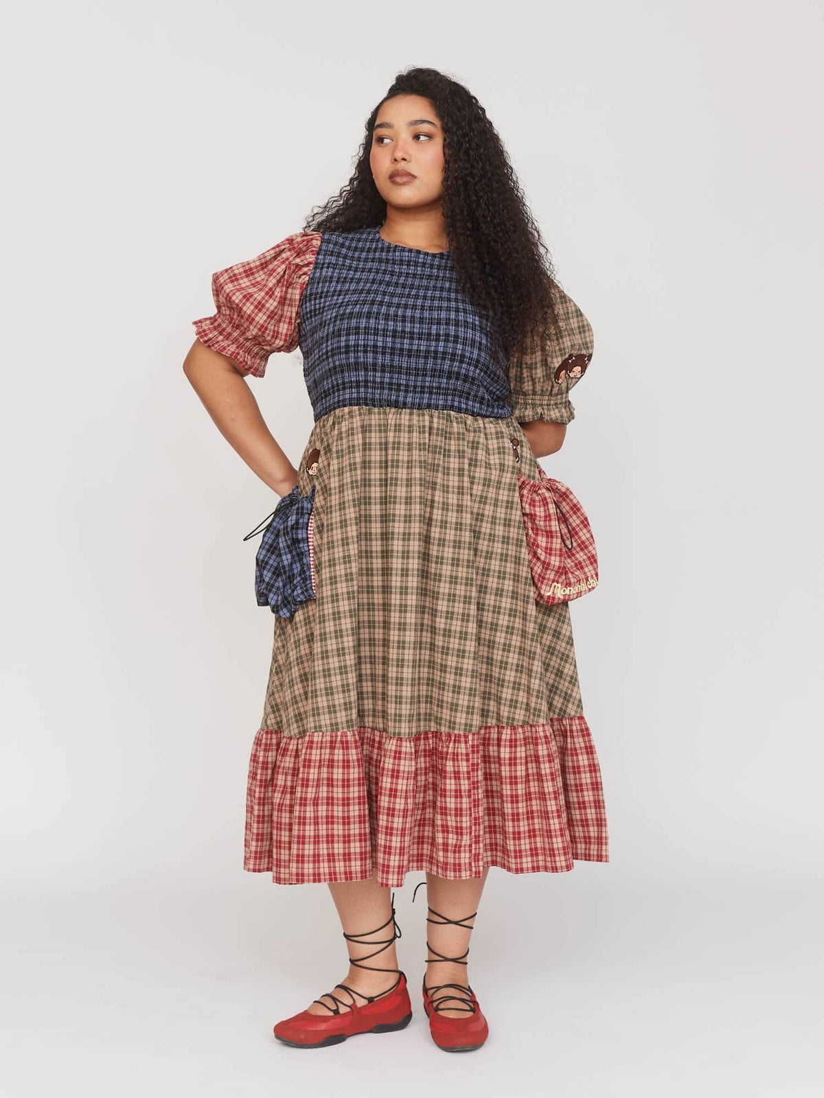 model:Zaynab wears size XXL and is 5’8”