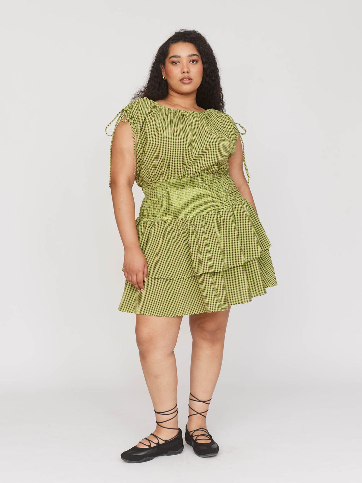 model:Zaynab wears size 18 and is 5’8”