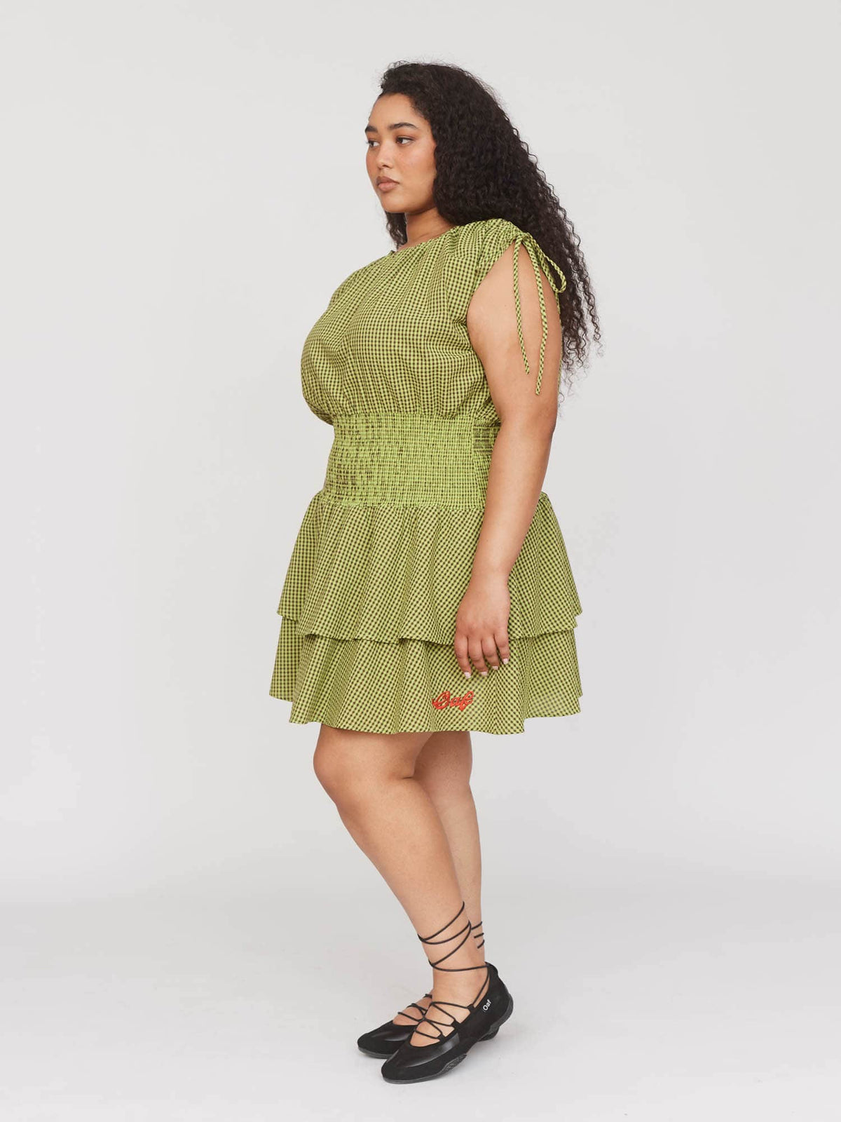model:Zaynab wears size 18 and is 5’8”