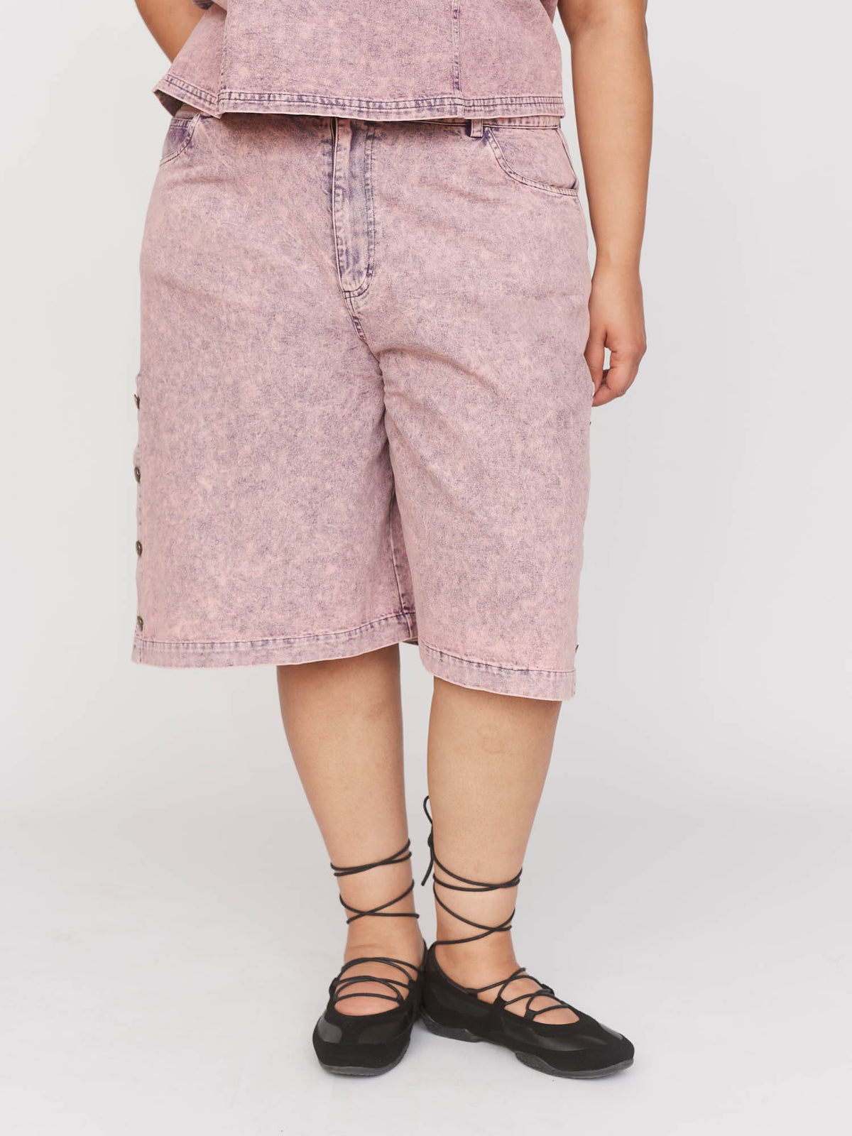 model:Zaynab wears size 36 and is 5’8”