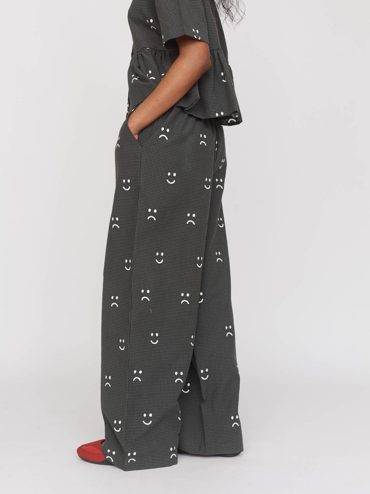 model:Kerethika wears size S and is 5’ 7”