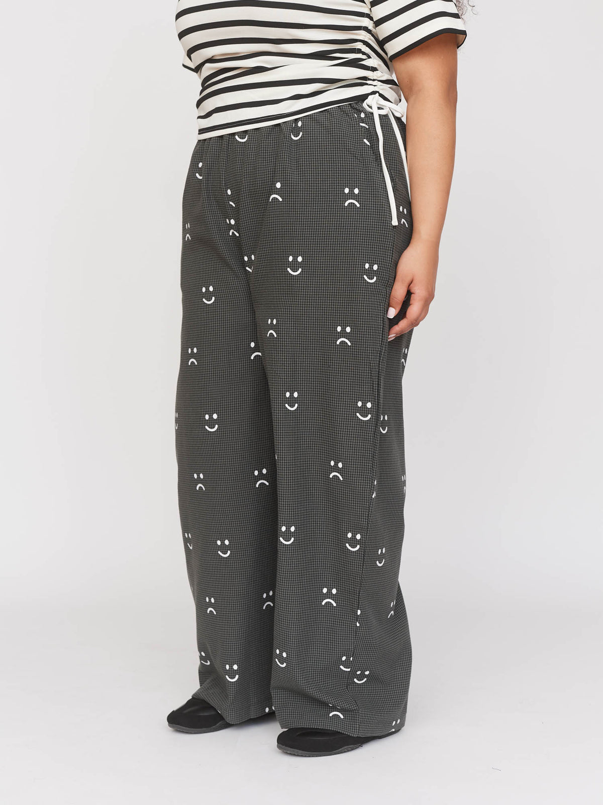 model:Zaynab wears size XXL and is 5’8”