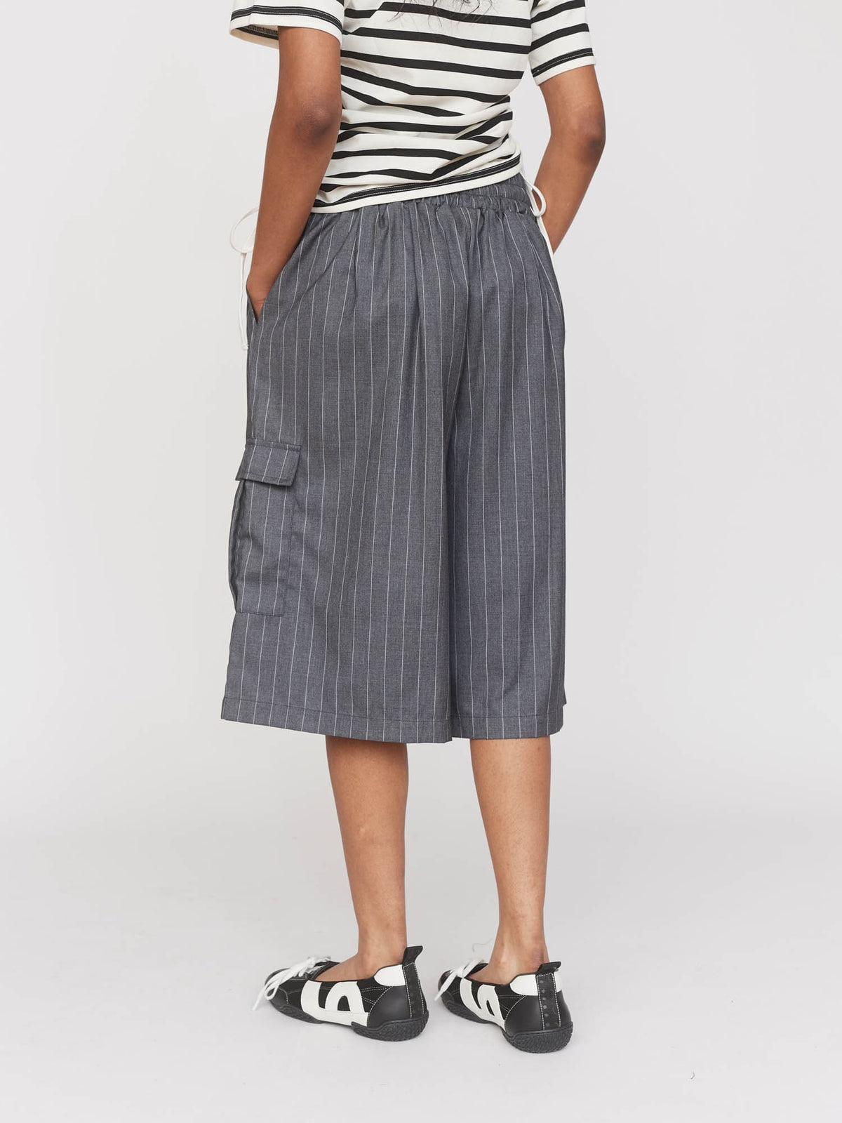 model:Kerethika wears size S and is 5’ 7”