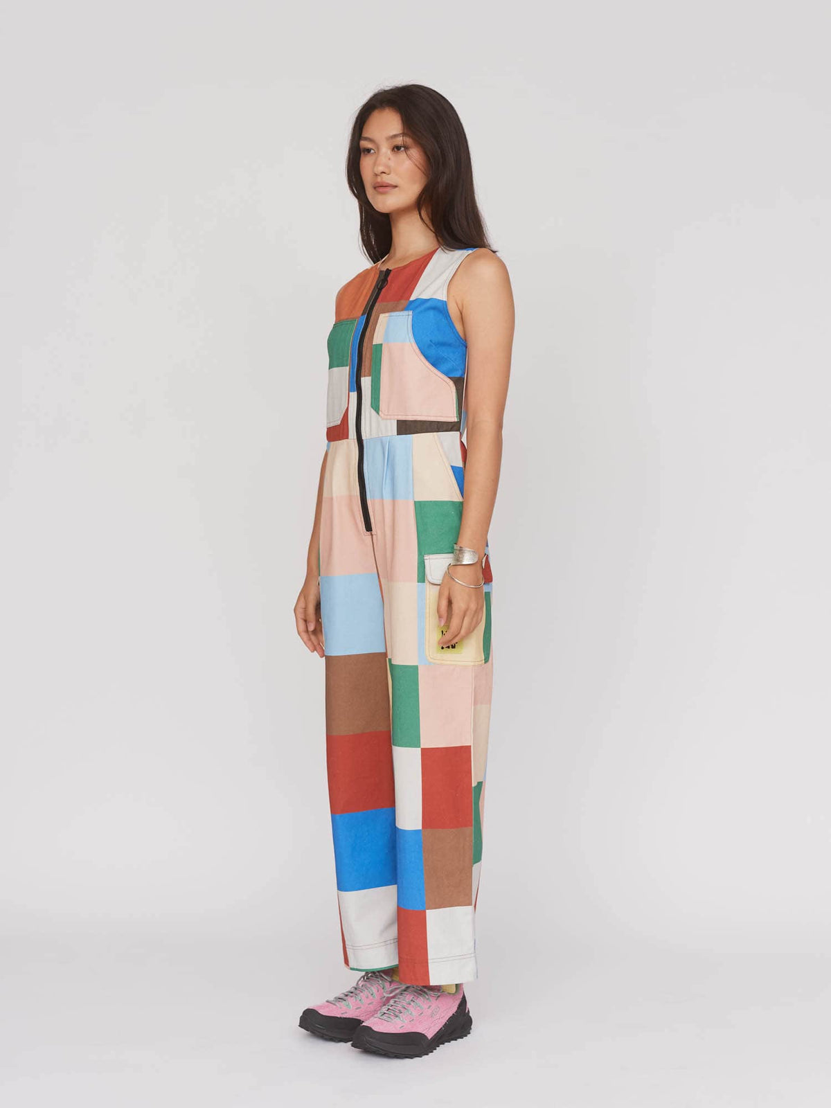 model:Aira wears size 8 and is 5’9”