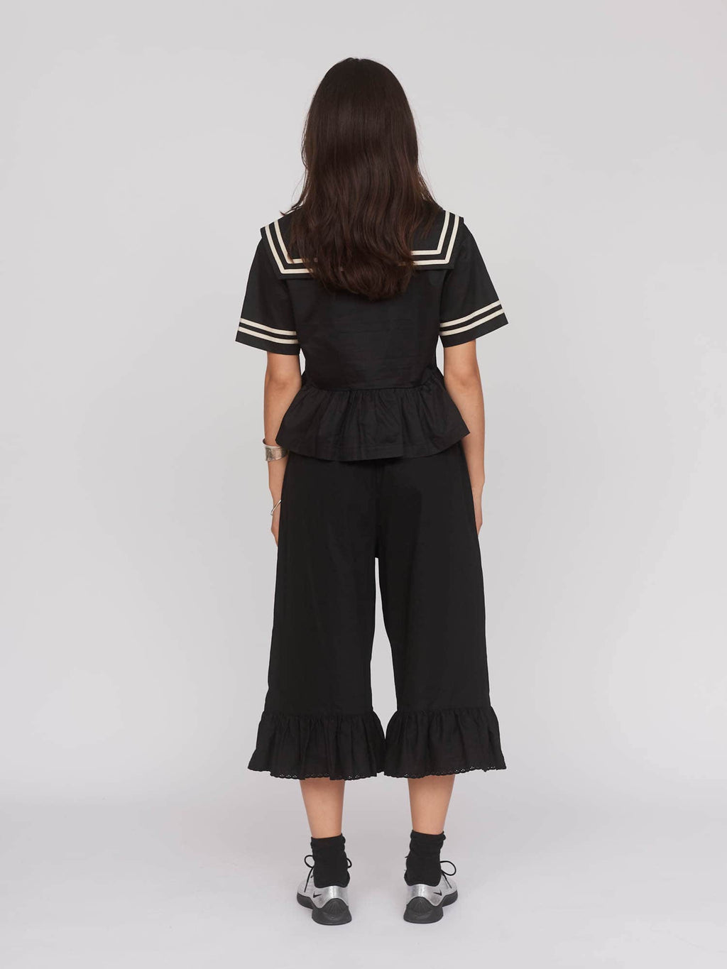 model:Aira wears size S and is 5’9”