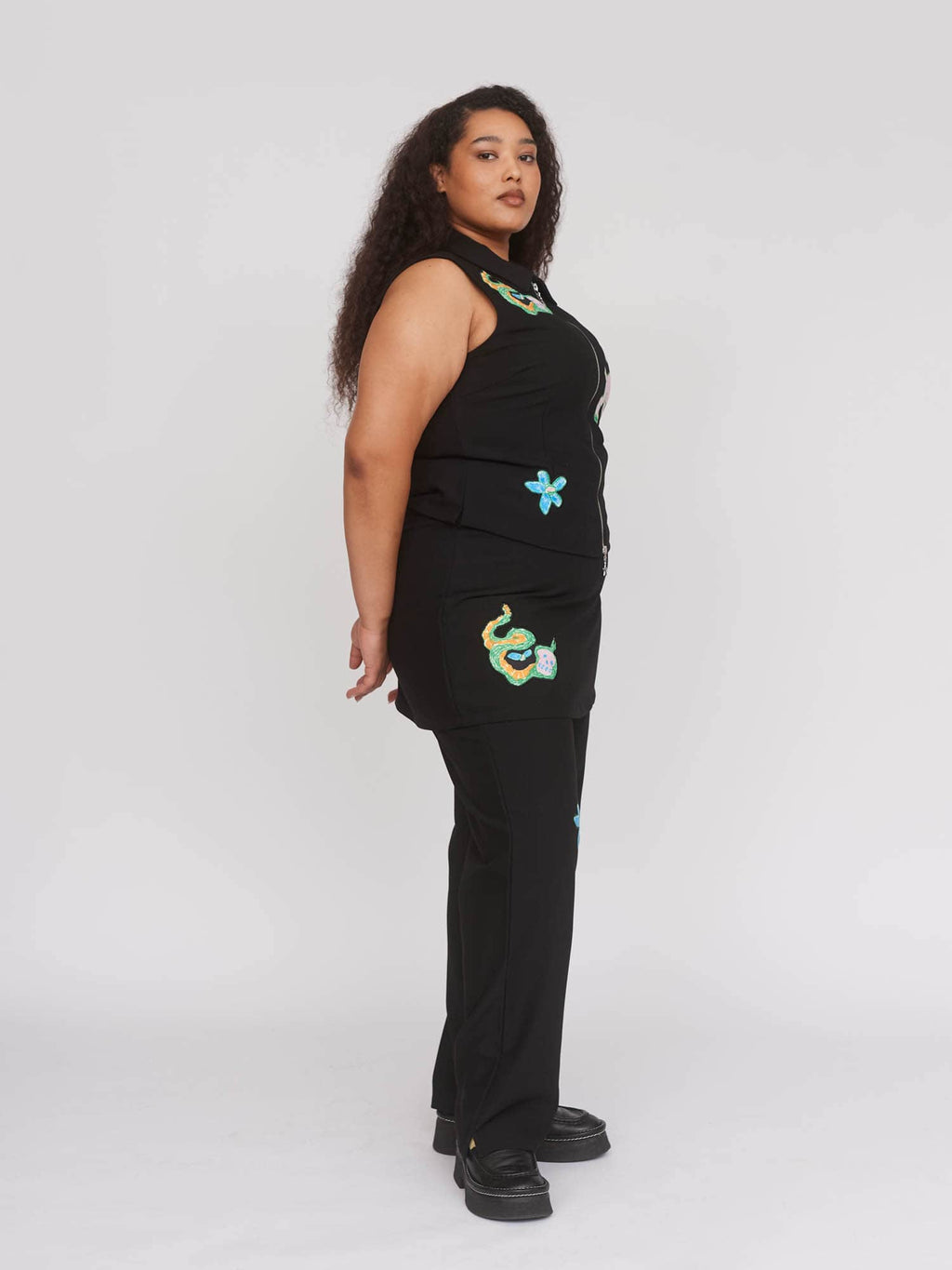 model:Zaynab wears size 18 and is 5’8”