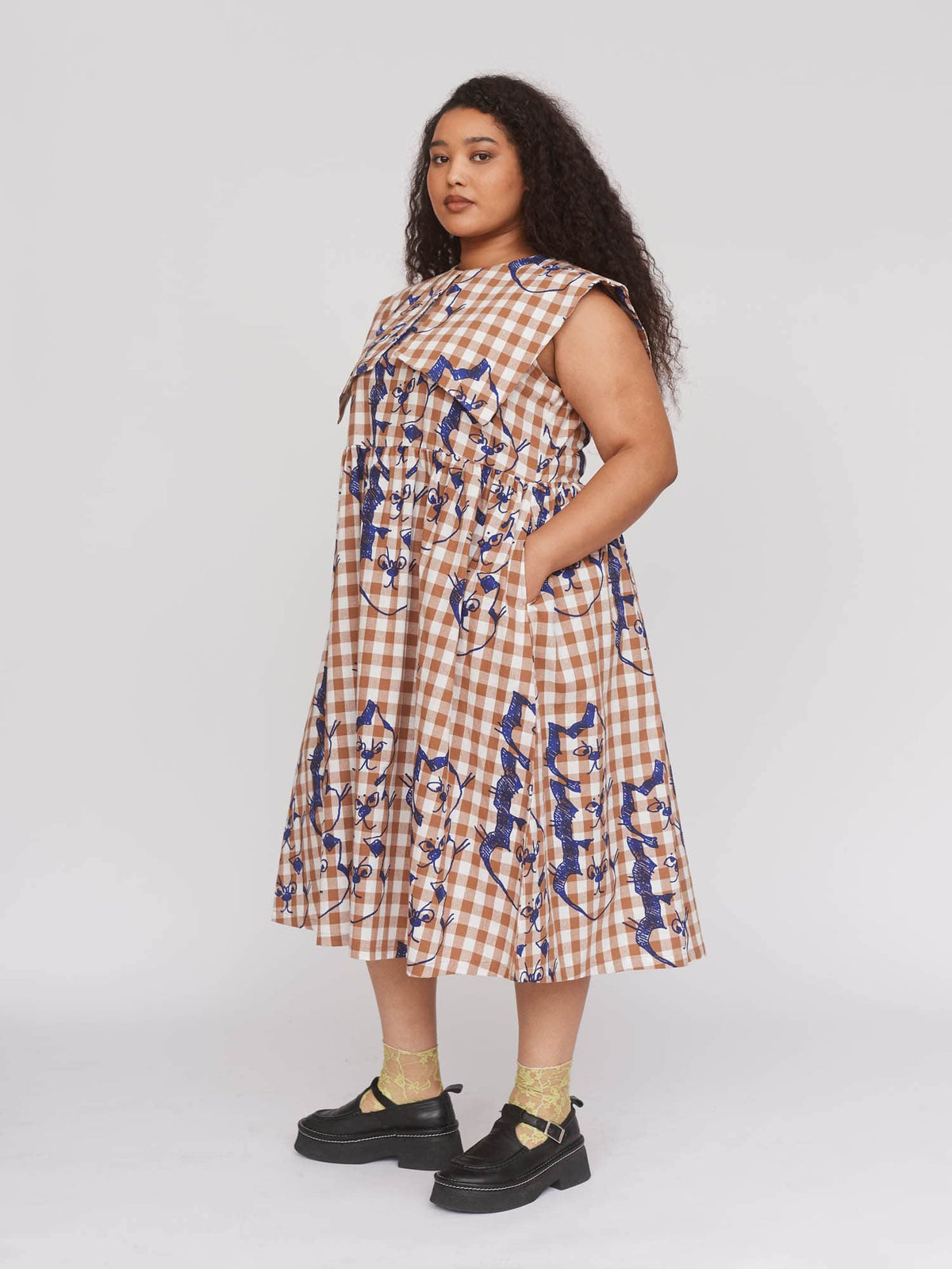 model:Zaynab wears size XXL and is 5’8”