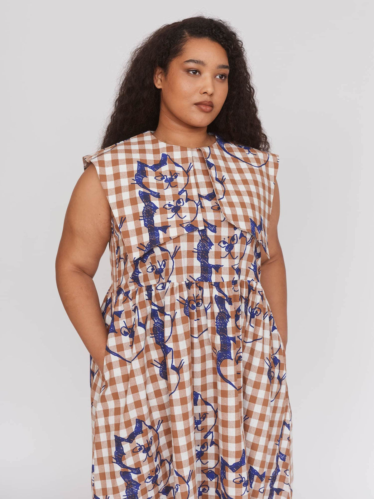 model:Zaynab wears size XXL and is 5’8”
