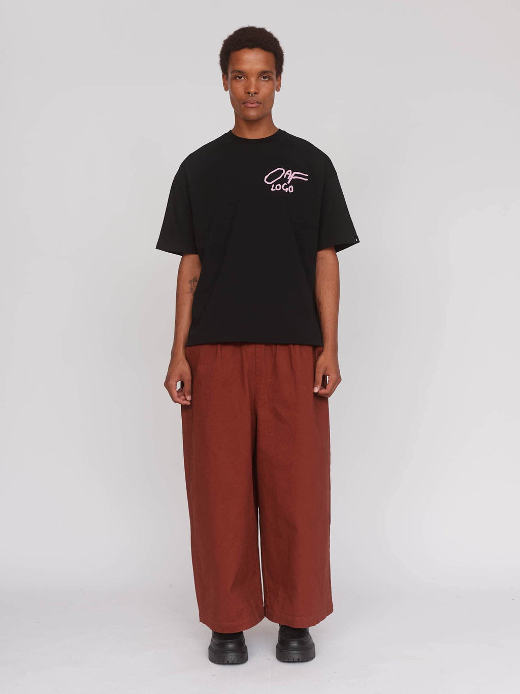 Collection-men-landing, collection-men-new-in-1, collection-men, collection-mens-trousers, model:Fiki wears size L and is 6’3”