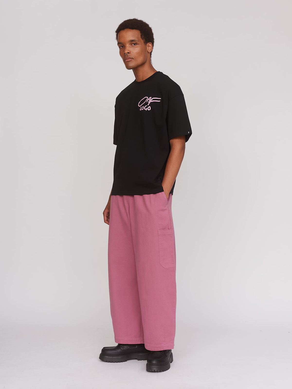 model:Fiki wears size L and is 6’3”