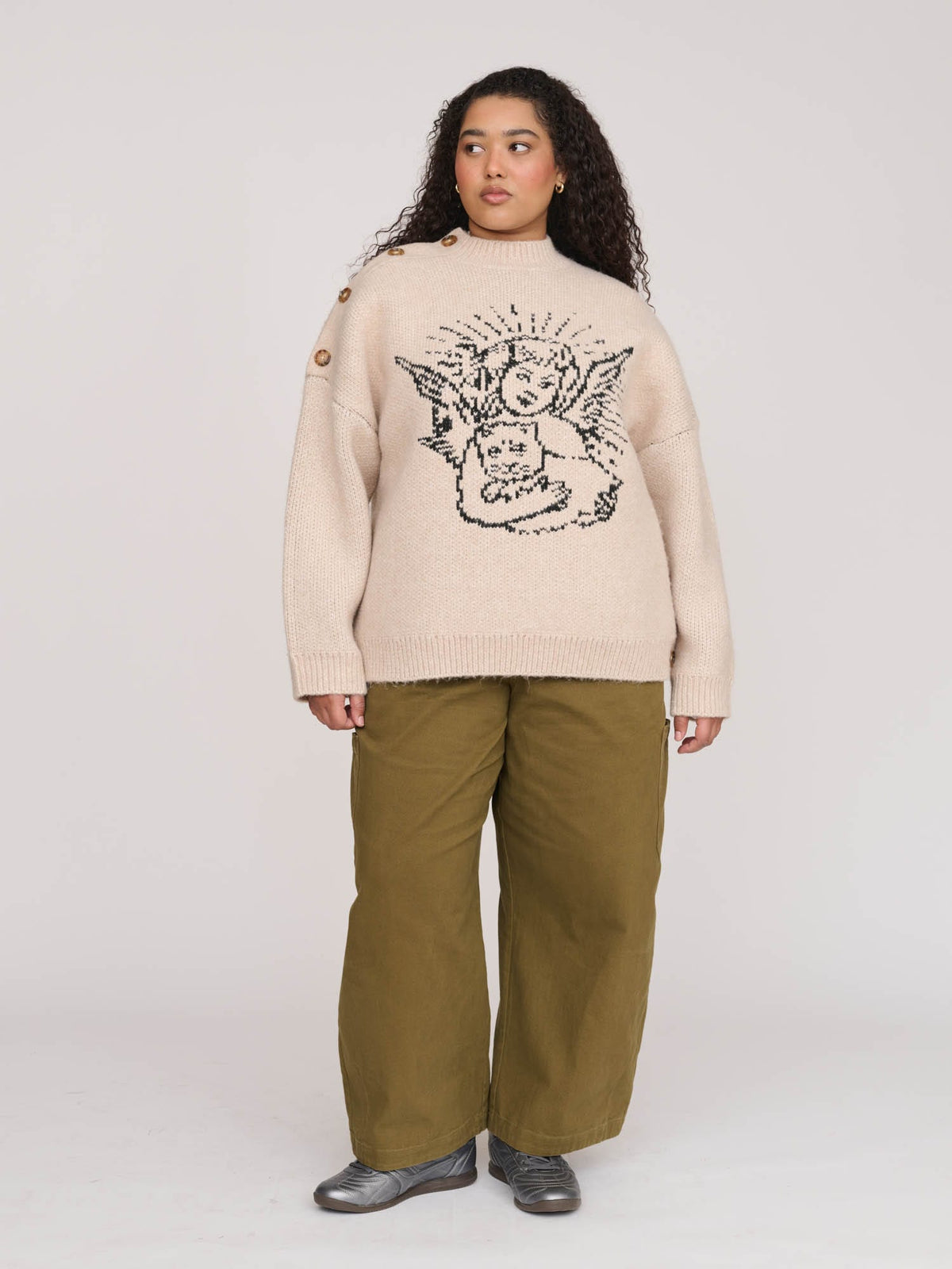 model:Zaynab wears size XXL and is 5’8”