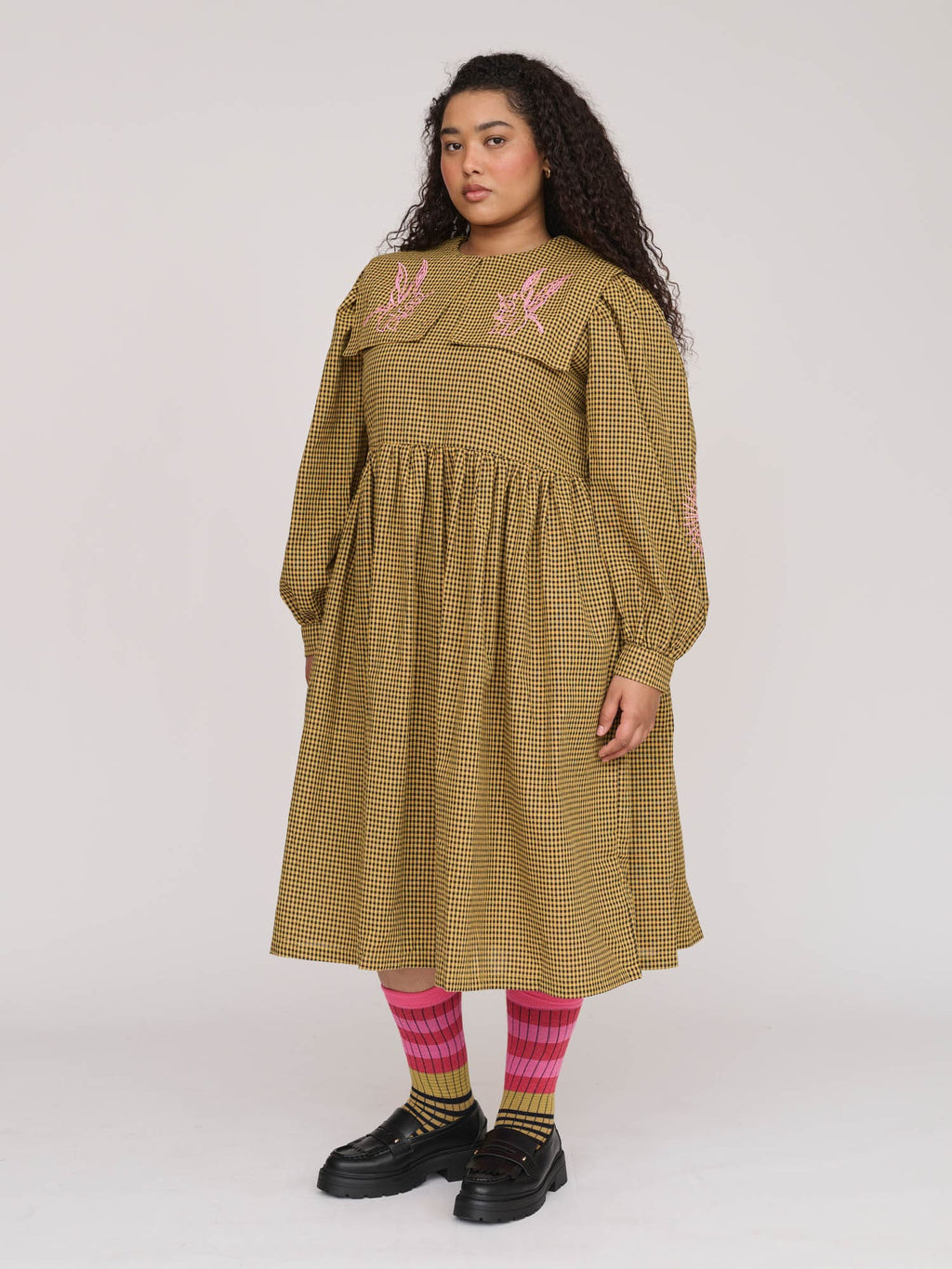 model:Zaynab wears size XXL and is 5’8”