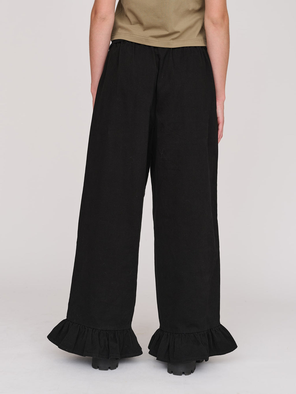 model:Molly wears size S and is 5’ 7”