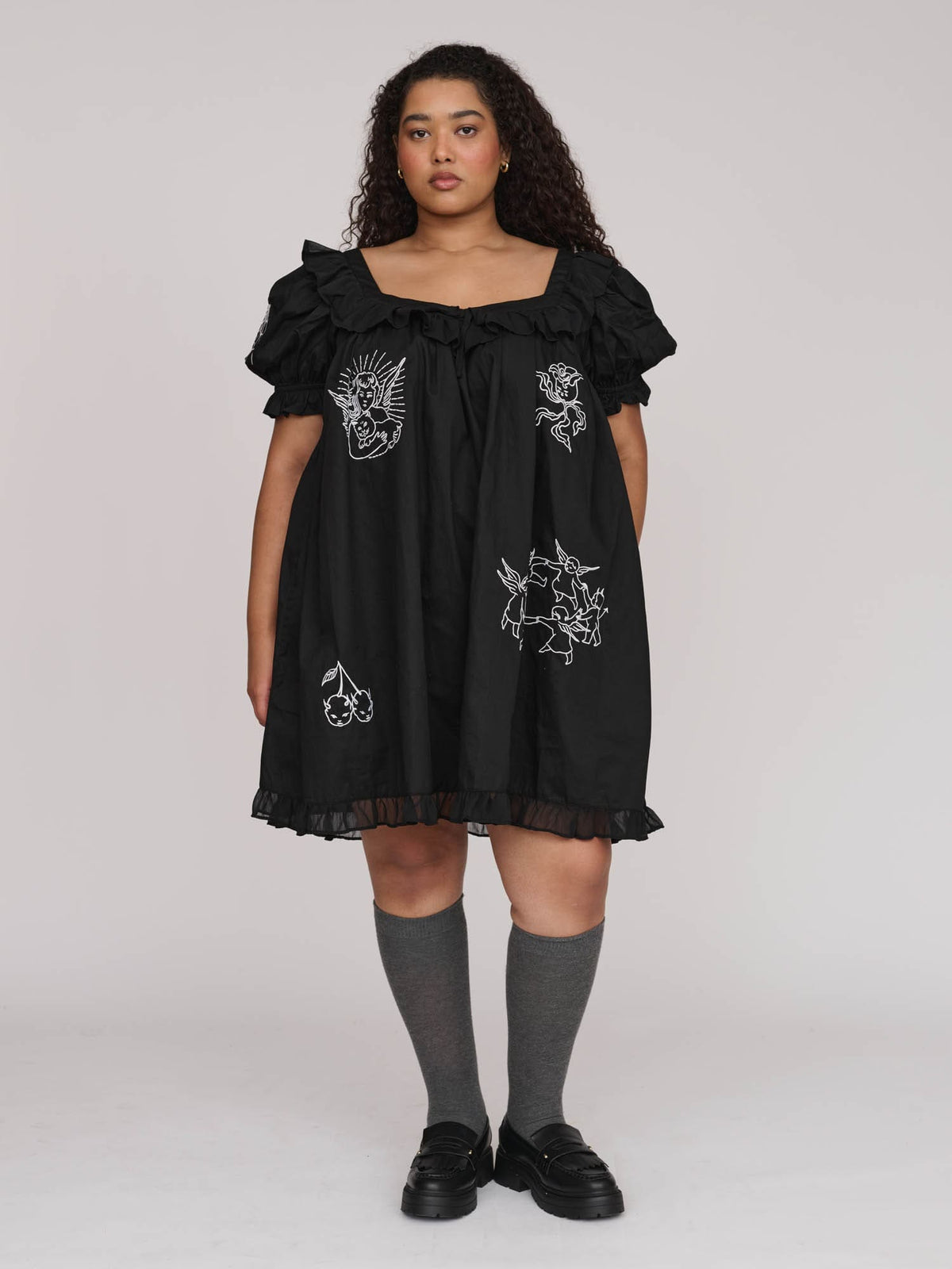 collection-curve, model:Zaynab wears size XXL and is 5’8”